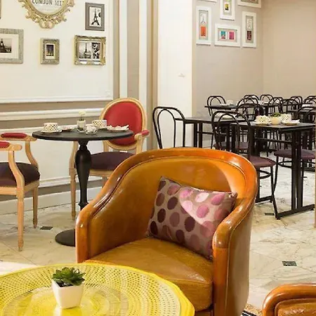 De La Cite Rougemont Отель