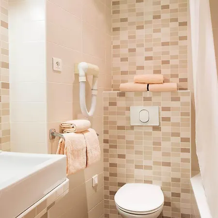 De La Cite Rougemont Отель 2*