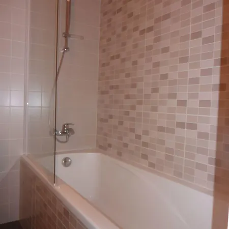 Отель De La Cite Rougemont 2*