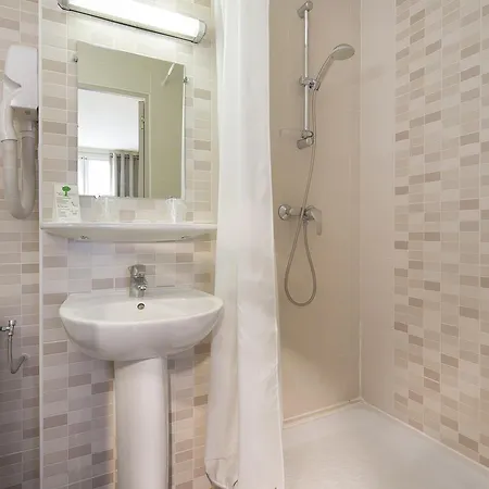 De La Cite Rougemont 2*