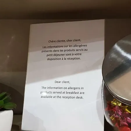 De La Cite Rougemont Отель