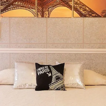 De La Cite Rougemont 2*