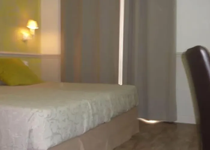 De La Cite Rougemont Hotell 2*