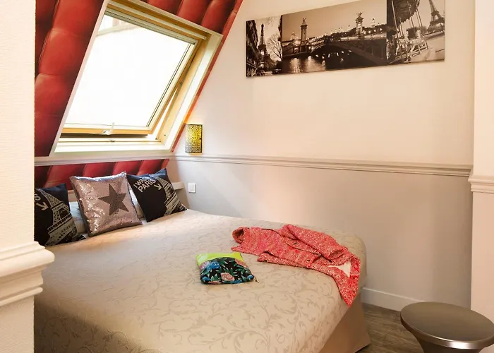 Hotell De La Cite Rougemont Paris