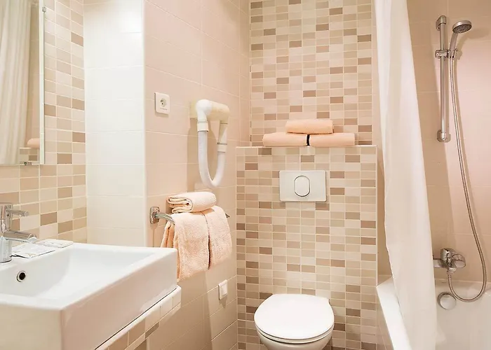 De La Cite Rougemont Hotell 2*