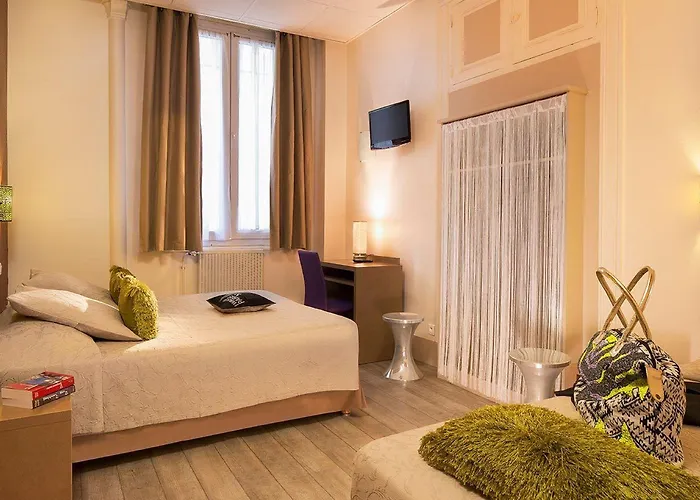 Hotell De La Cite Rougemont Paris