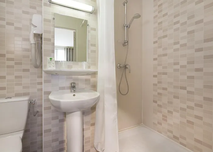 De La Cite Rougemont 2*