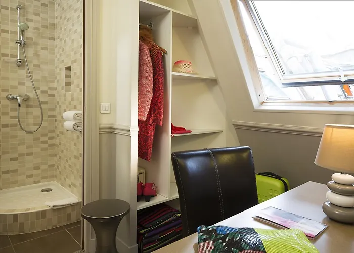 Hotell De La Cite Rougemont Paris