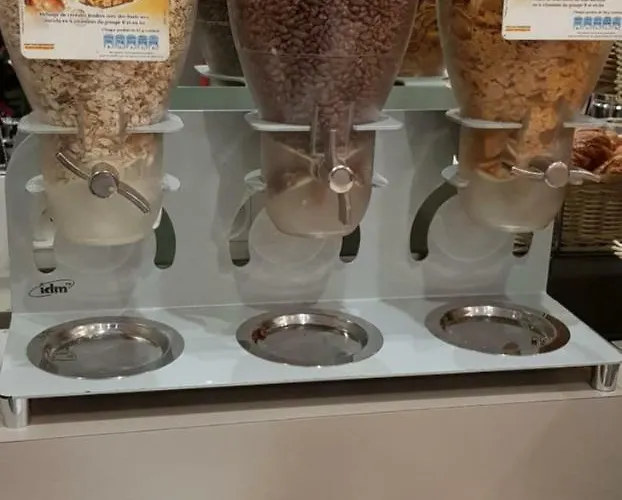 Hotell De La Cite Rougemont Paris