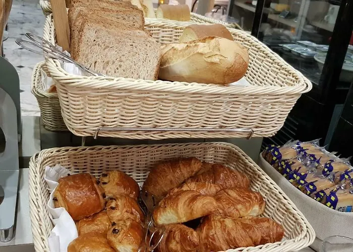 De La Cite Rougemont