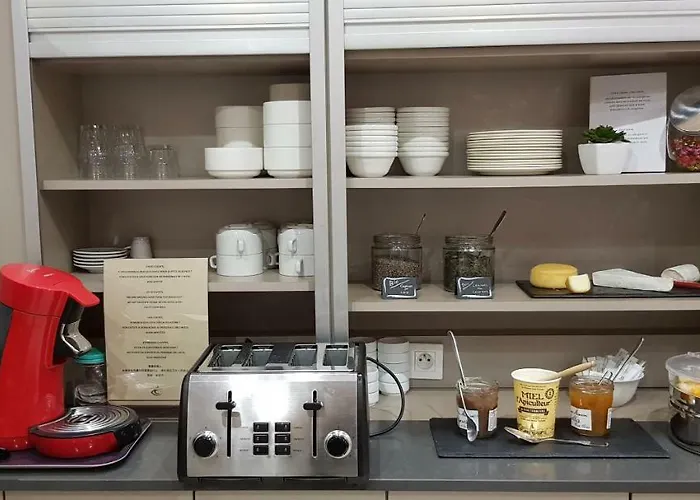 De La Cite Rougemont