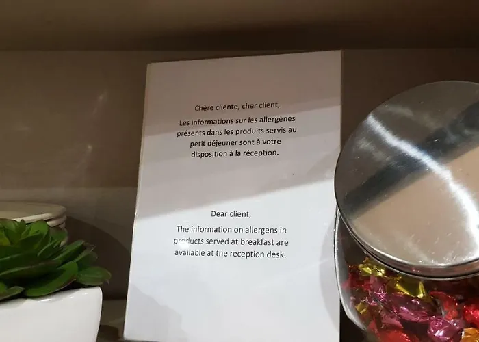 De La Cite Rougemont Hotel